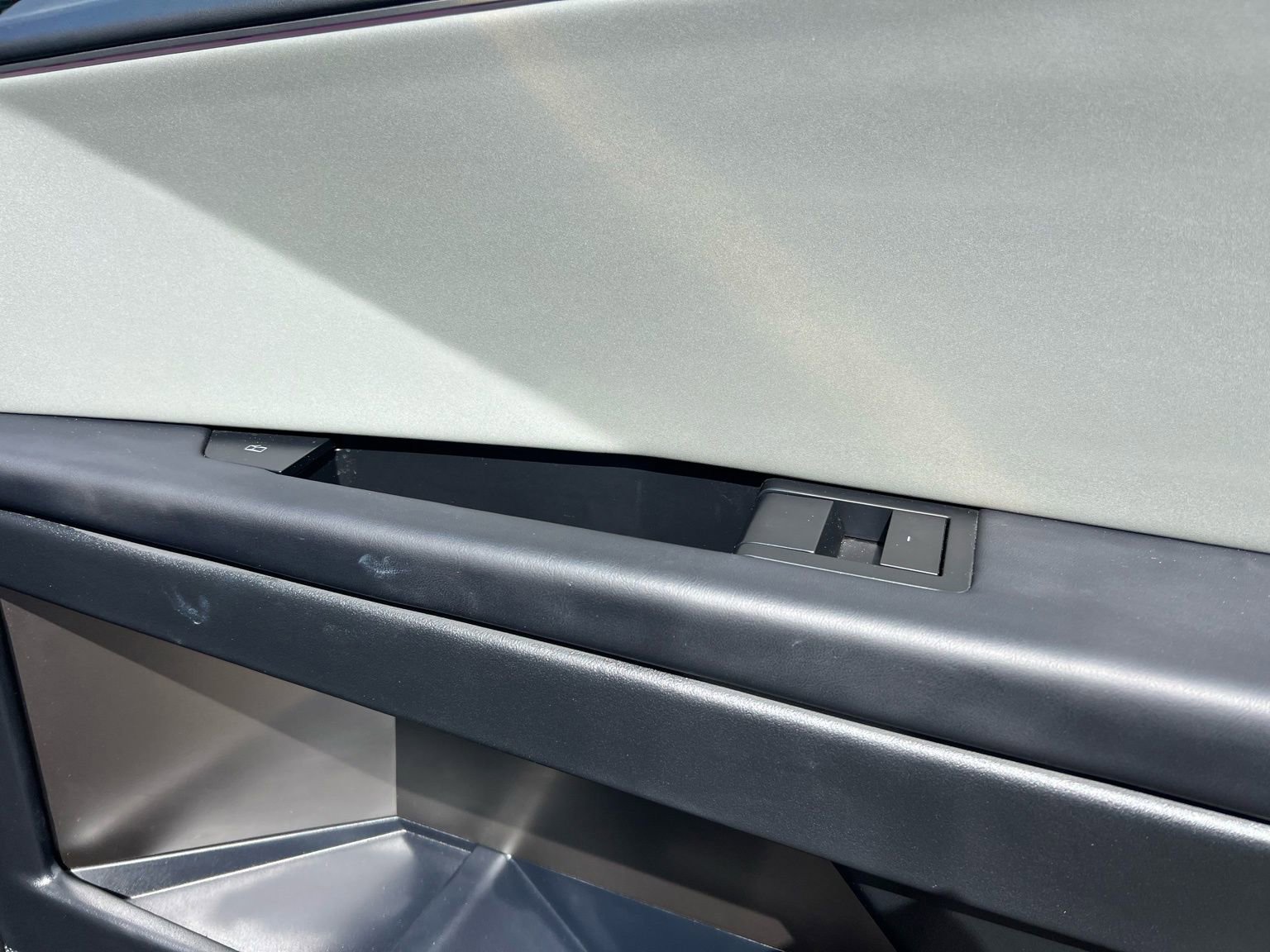 Used 2024 Tesla Cybertruck AWD Crew Cab image 49