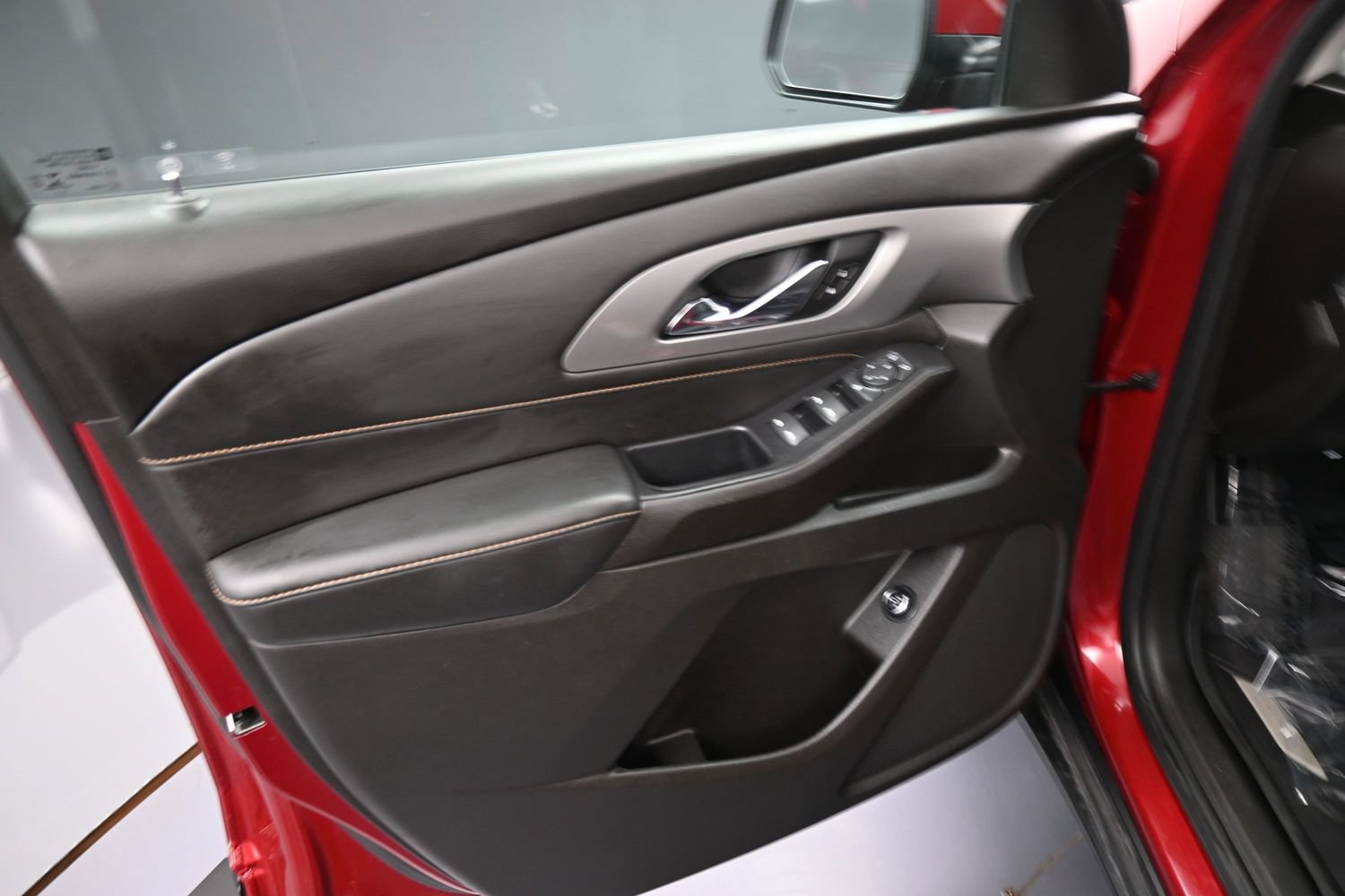 Used 2021 Chevrolet Traverse LT FWD image 13