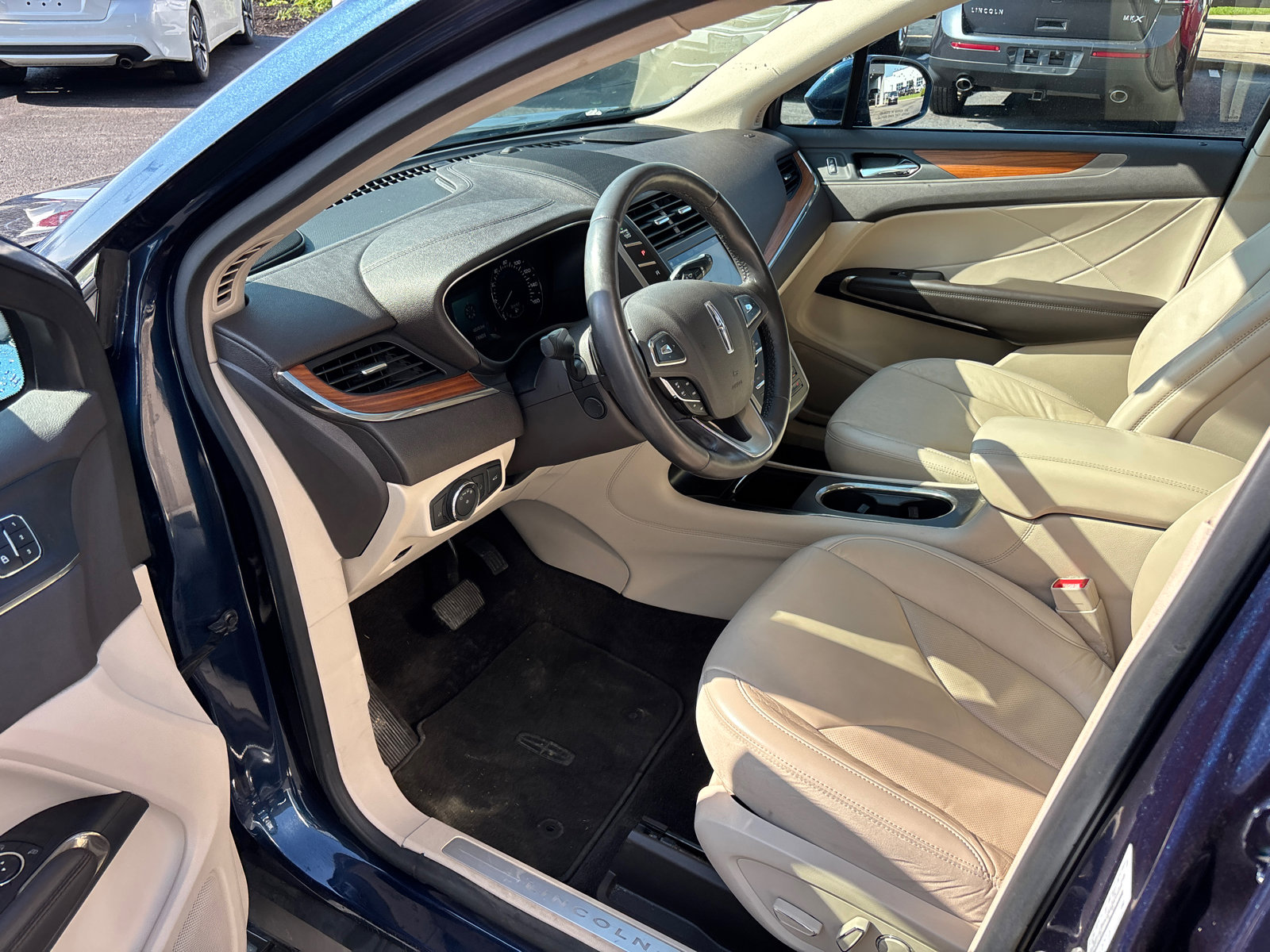 Used 2017 Lincoln MKC Select w/ Select Plus Package FWD image 24