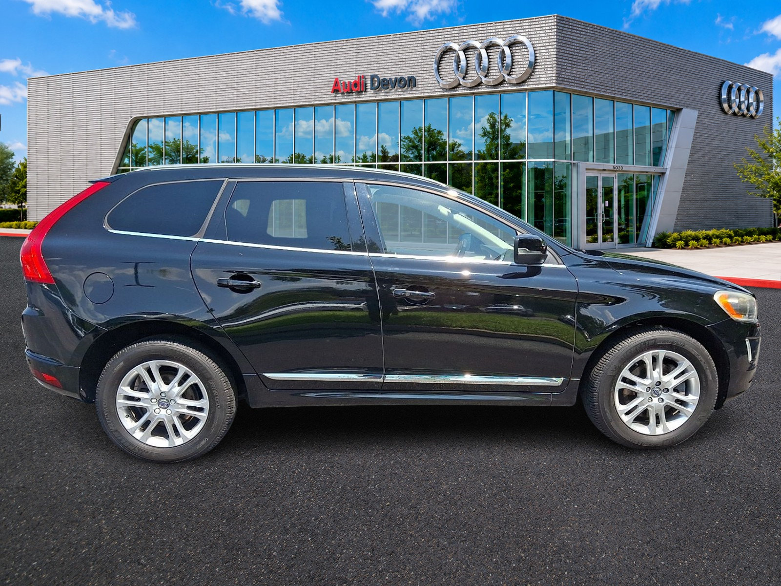 Used 2015 Volvo XC60 T5 Platinum w/ Climate Package AWD/4WD image 7