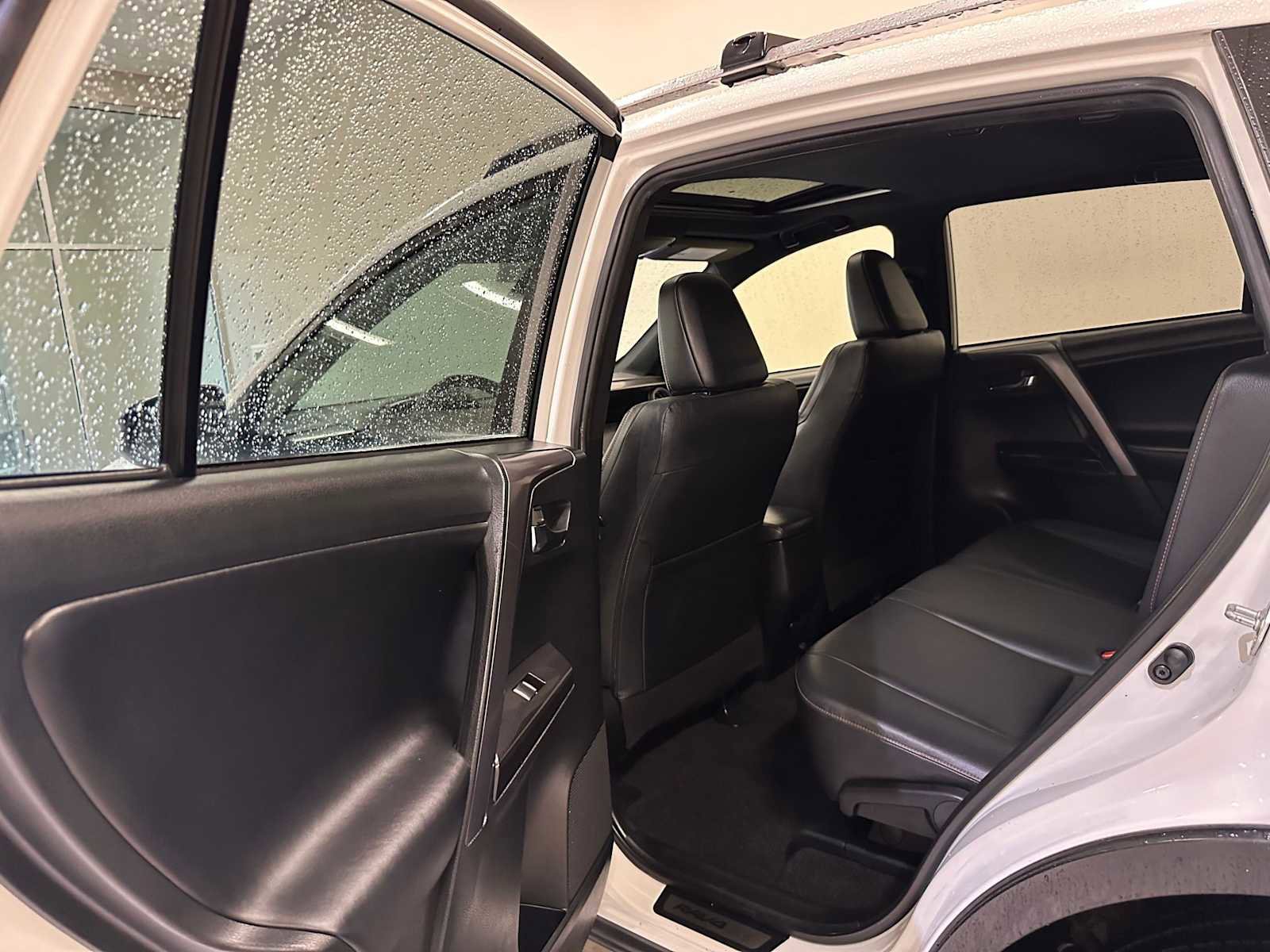 Used 2017 Toyota RAV4 SE w/ Advanced Technology Package image 27