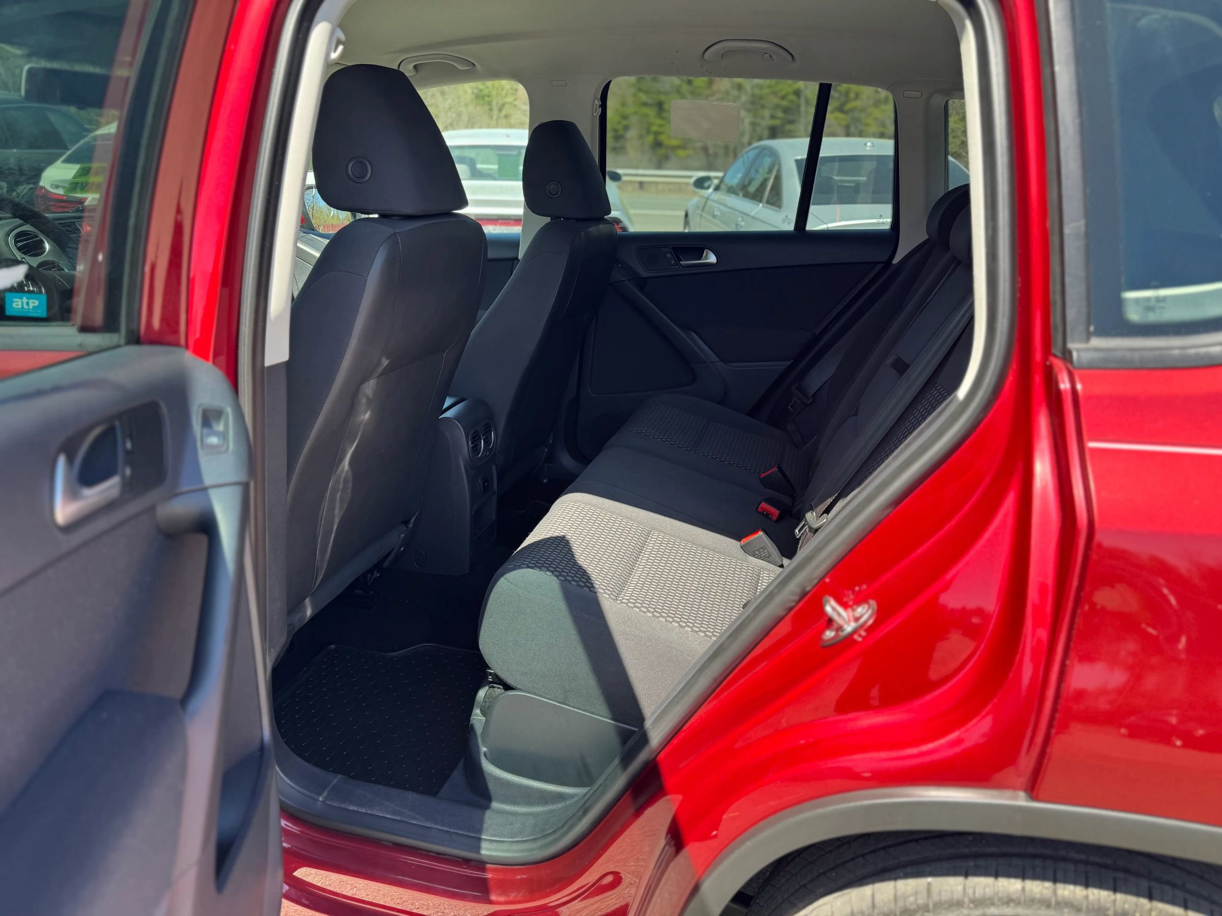 Used 2011 Volkswagen Tiguan S image 10