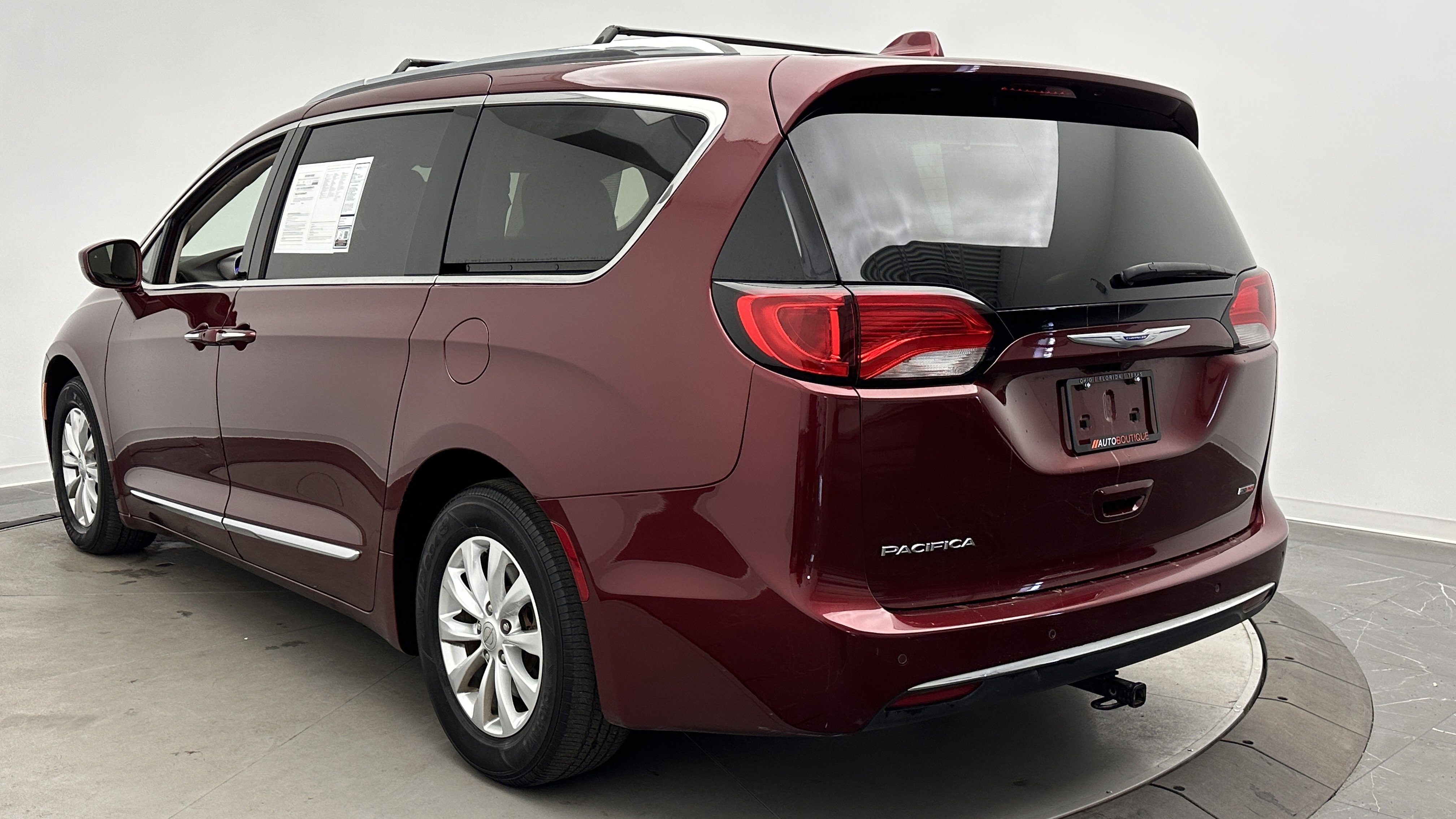 Used 2018 Chrysler Pacifica Touring-L image 5