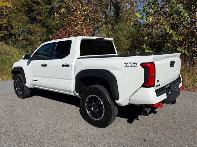 Used 2024 Toyota Tacoma TRD Off-Road image 9