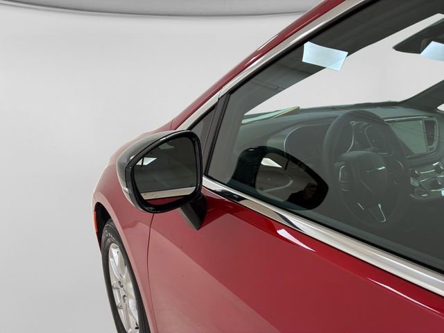 Used 2025 Chrysler Pacifica Select FWD image 10