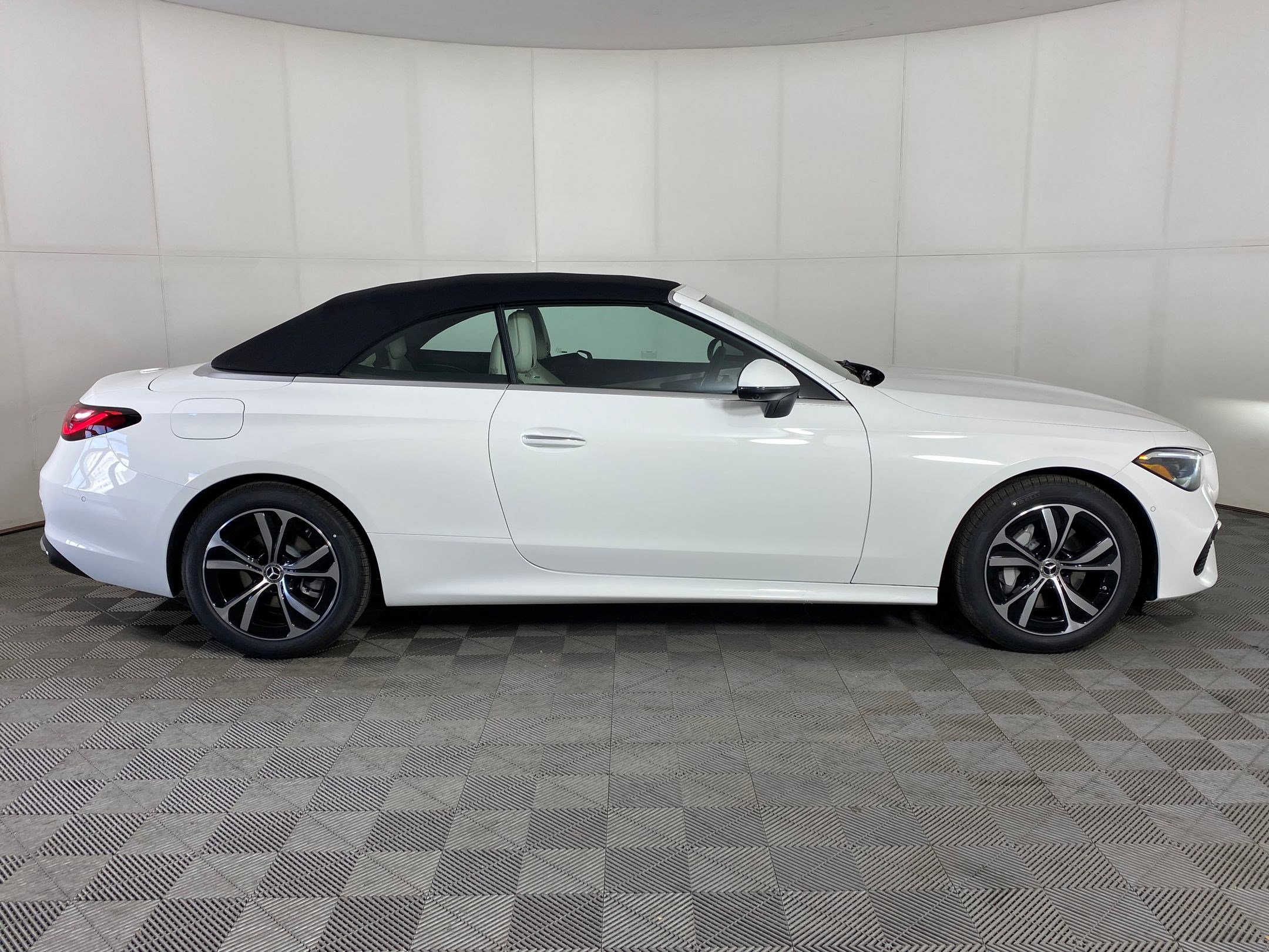 New 2026 Mercedes-Benz CLE 300 4MATIC Cabriolet image 8