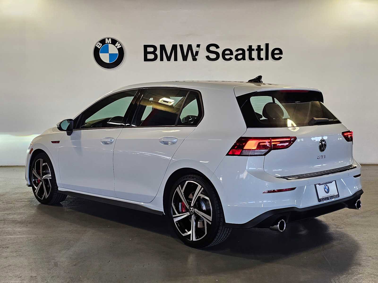 Used 2024 Volkswagen GTI SE FWD image 4