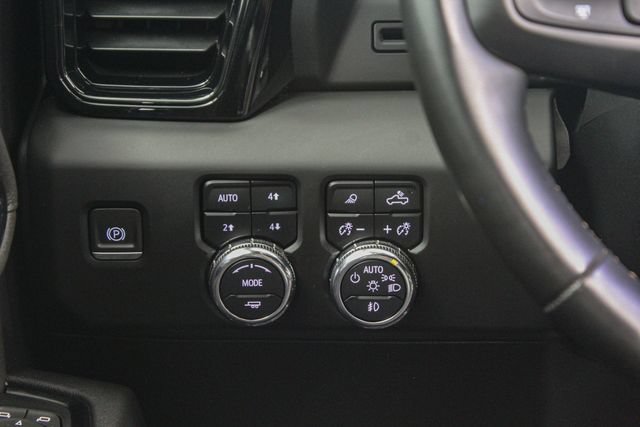 Used 2024 GMC Sierra 2500 AT4 w/ AT4 Preferred Package AWD/4WD image 21
