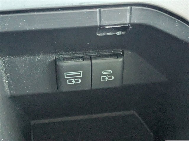 Used 2022 Toyota Camry LE image 21