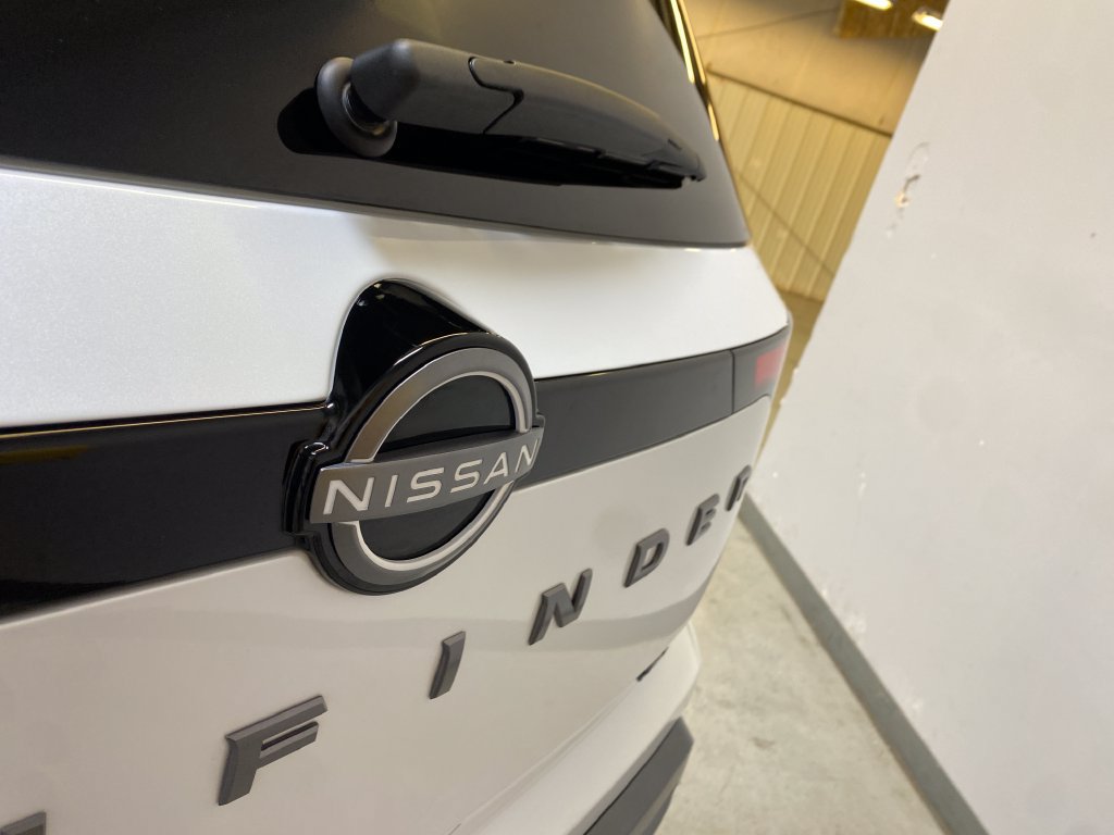 Used 2026 Nissan Pathfinder SL FWD image 16