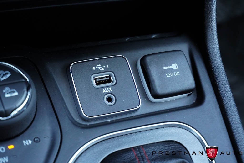 Used 2019 Jeep Cherokee Trailhawk w/ Cold Weather Group image 34