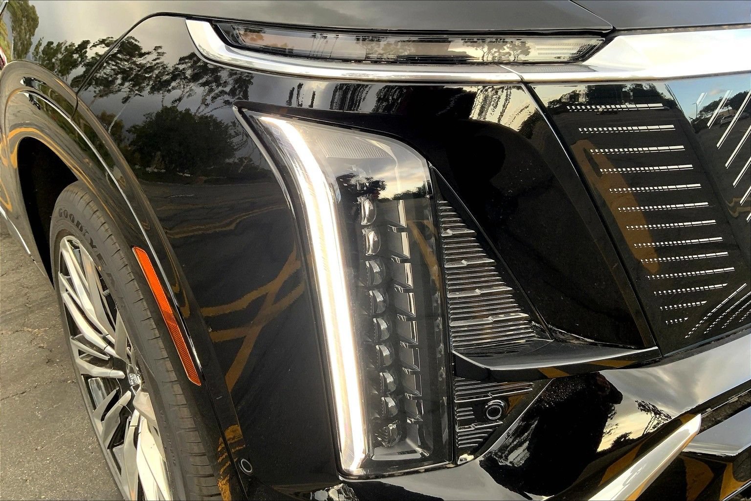 Used 2026 Cadillac Vistiq Premium Luxury AWD/4WD image 14
