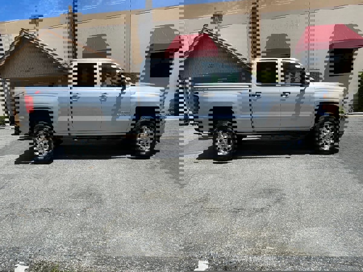 Used 2015 Chevrolet Silverado 2500 LT w/ Z71 Package, Off-Road AWD/4WD image 4