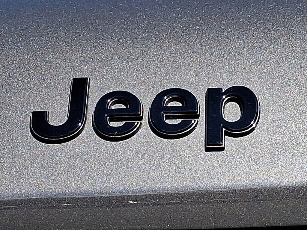 Used 2025 Jeep Grand Cherokee L Limited w/ Black Appearance Package AWD/4WD image 28