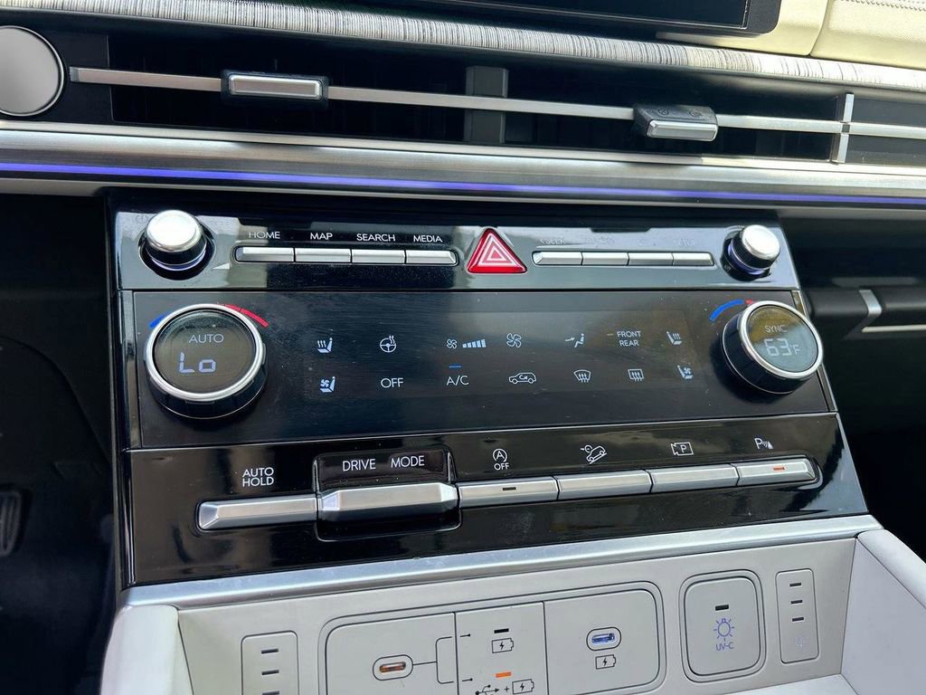 Certified 2025 Hyundai Santa Fe Calligraphy FWD image 30