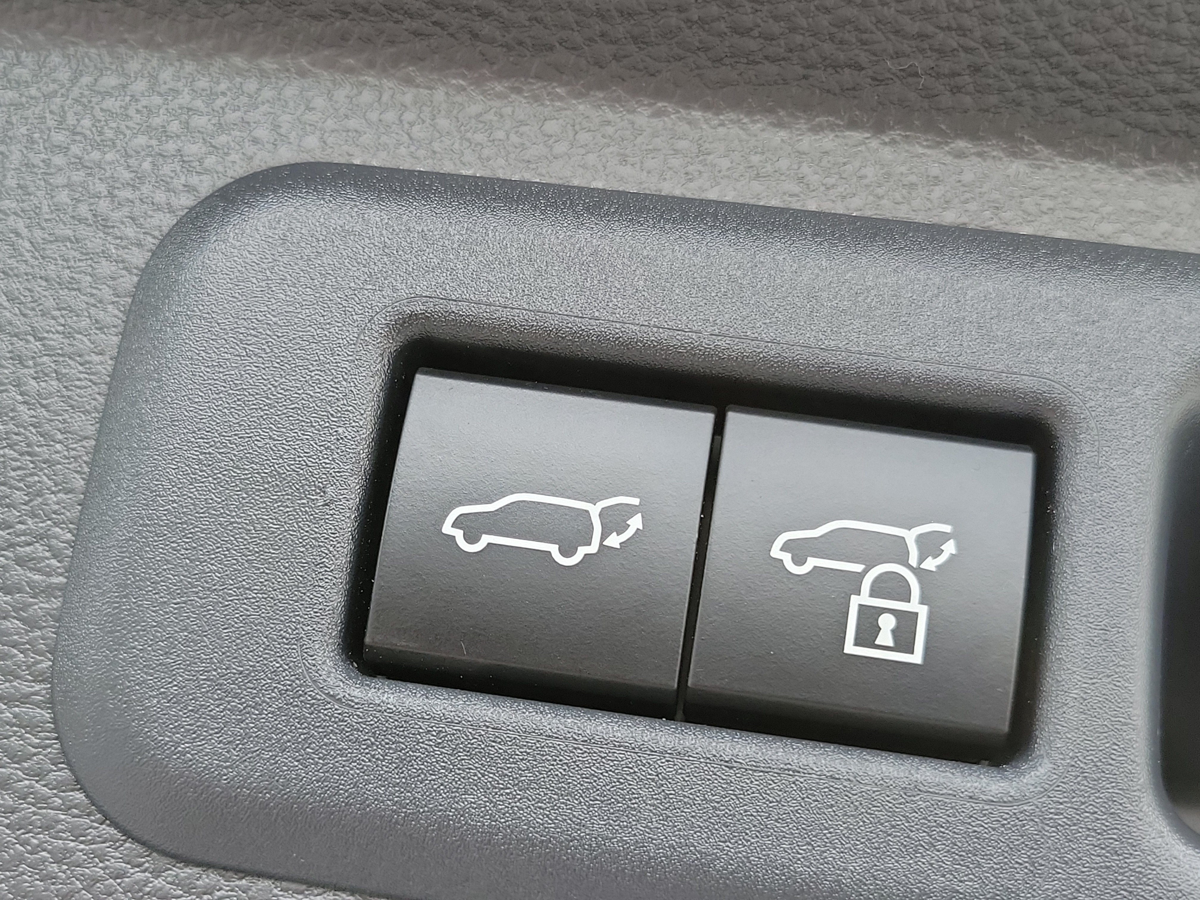 Certified 2025 Toyota Sequoia Platinum AWD/4WD image 11