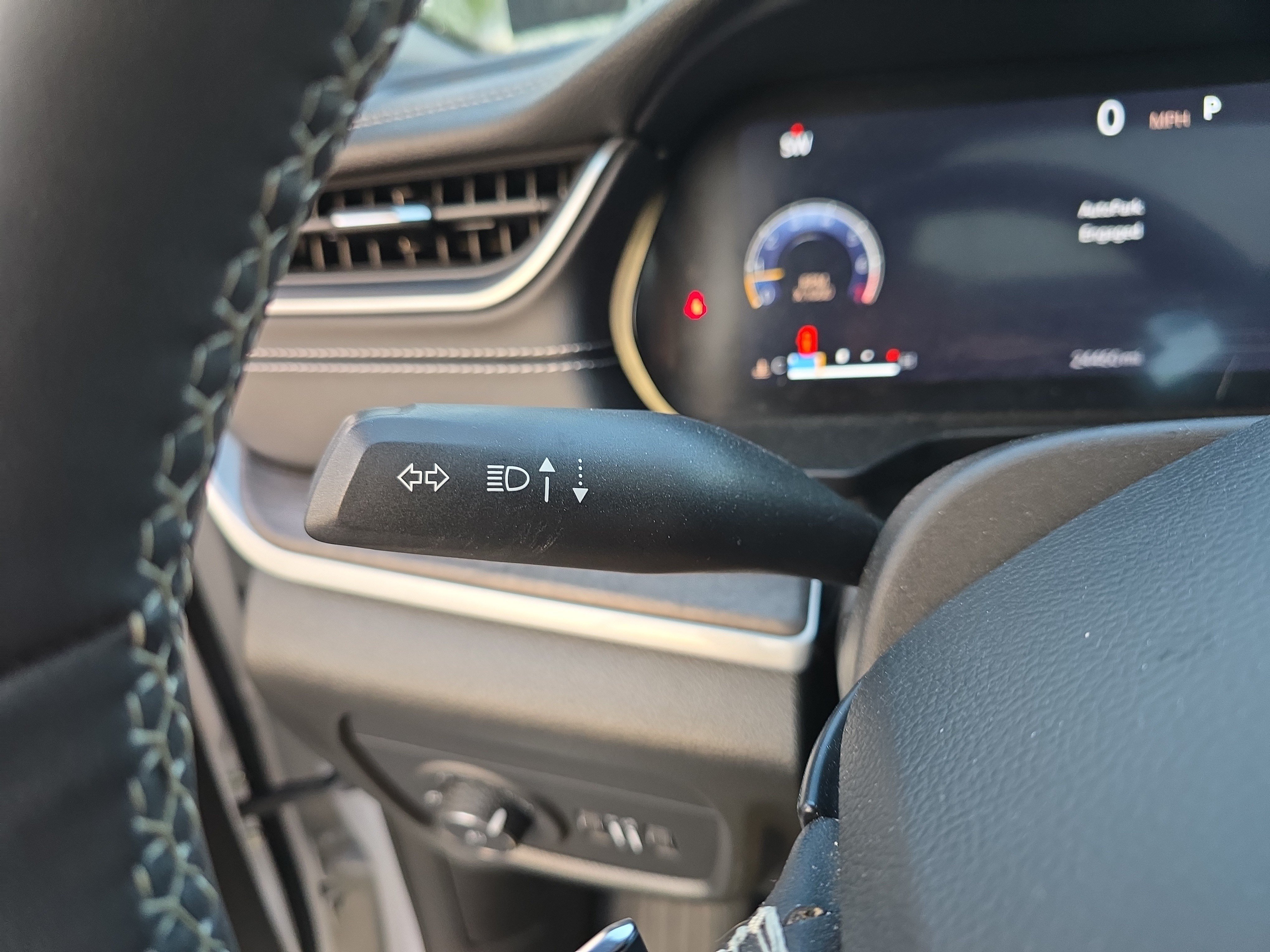 Used 2024 Jeep Grand Cherokee Limited w/ Luxury Tech Group II AWD/4WD image 28