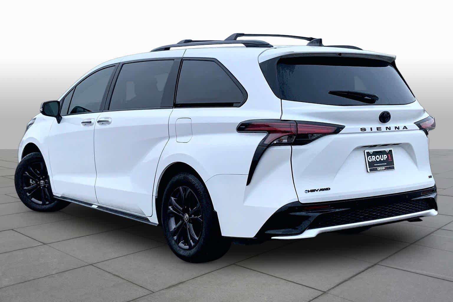 Used 2025 Toyota Sienna XSE w/ XSE Premium Package AWD/4WD image 12