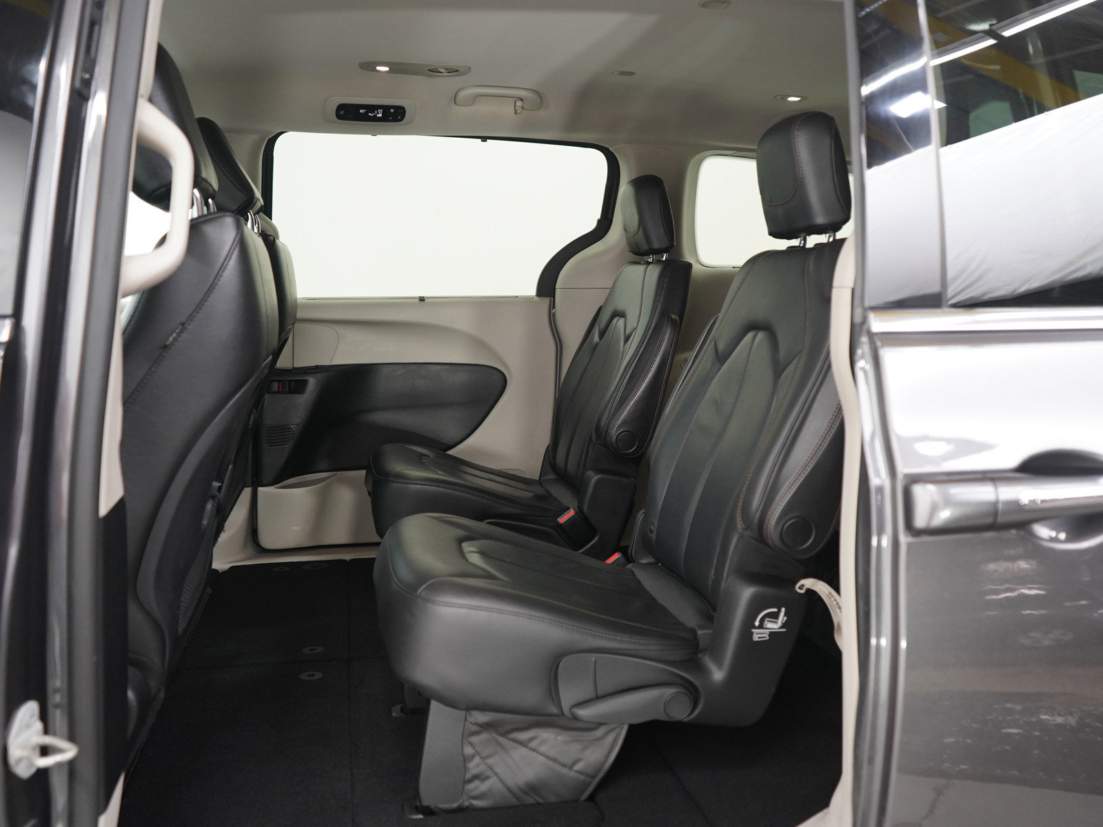 Used 2019 Chrysler Pacifica Touring-L image 20