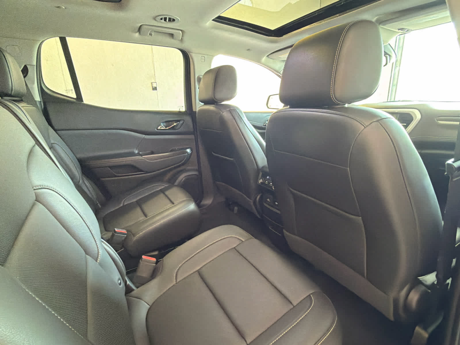 Used 2023 GMC Acadia SLT FWD image 35