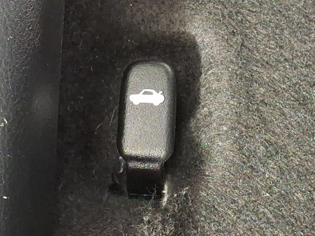 Used 2025 Nissan Versa SV FWD image 24