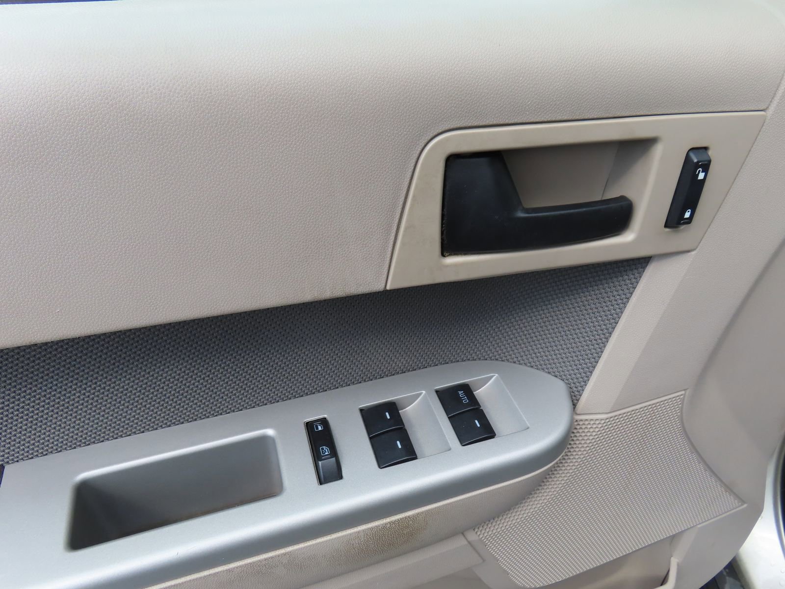 Used 2010 Ford Escape XLT FWD image 8