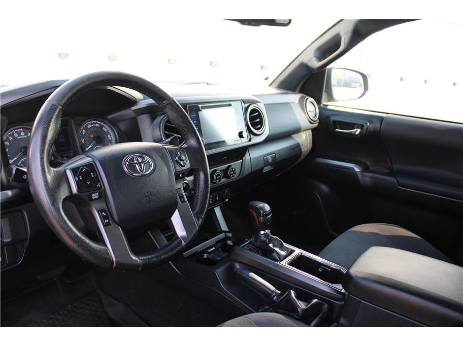 Used 2019 Toyota Tacoma TRD Off-Road image 8