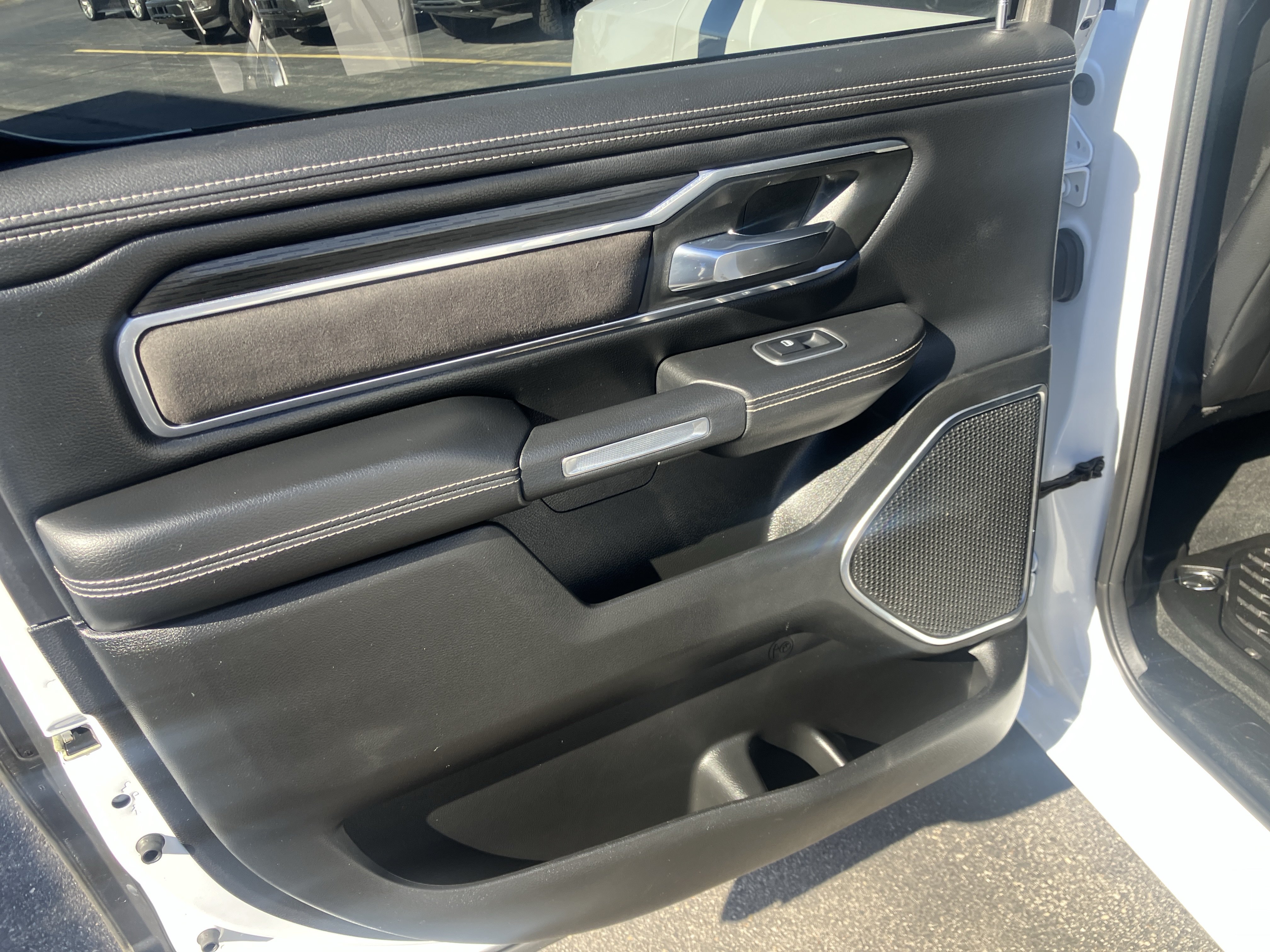 Used 2023 RAM 1500 Laramie AWD/4WD image 12
