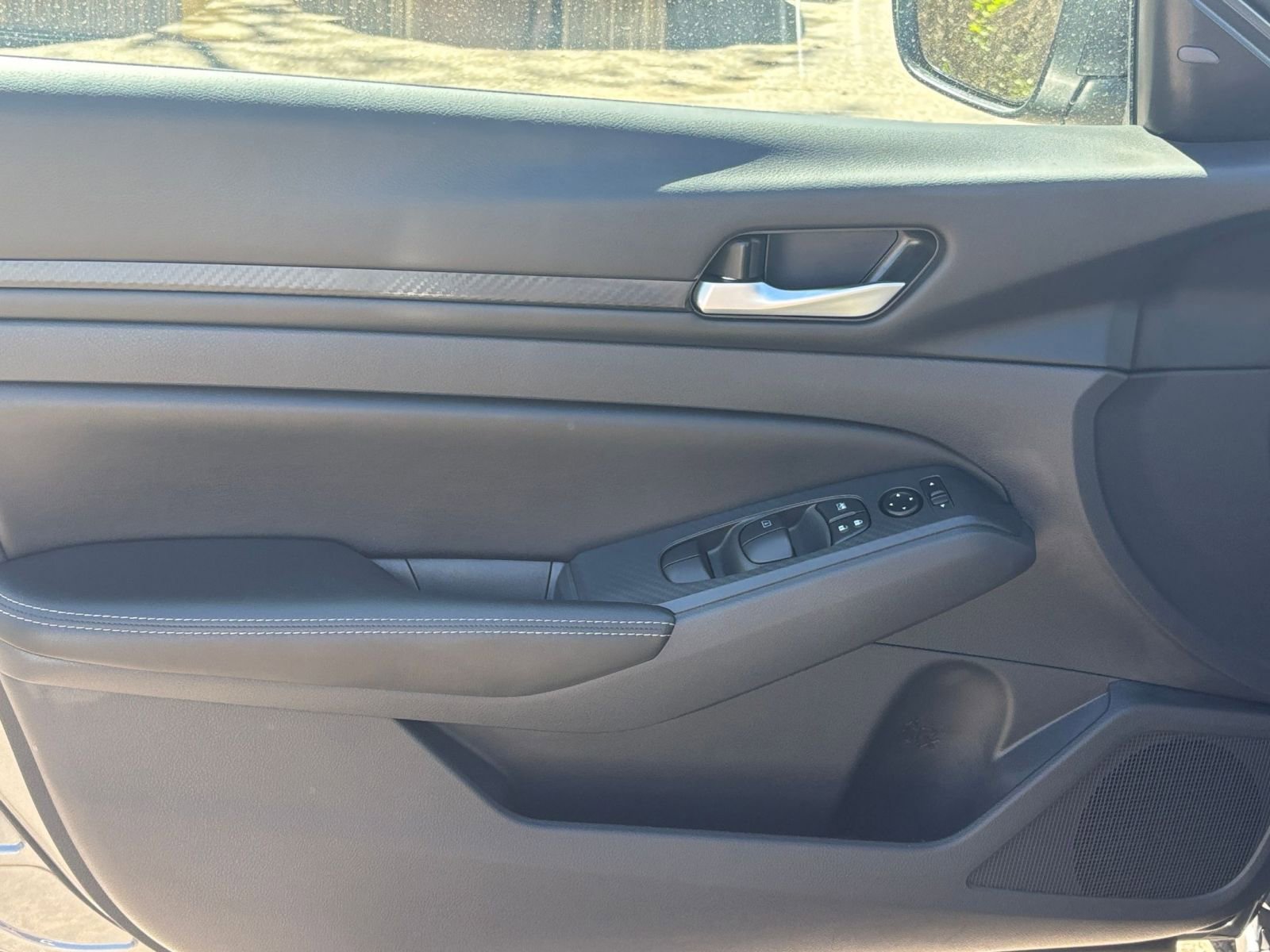 Used 2025 Nissan Altima 2.5 SV image 18