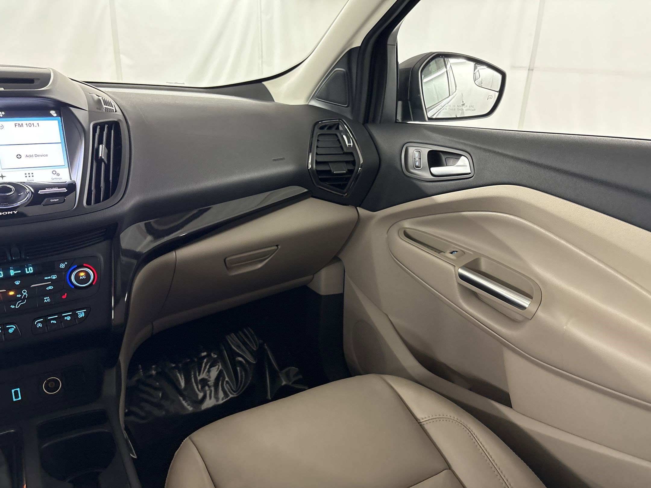 Used 2018 Ford Escape Titanium FWD image 29