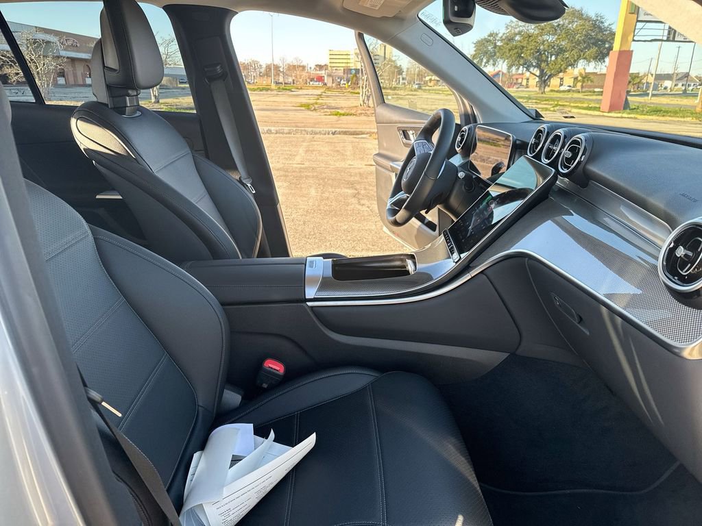 Used 2025 Mercedes-Benz GLC 350e 4MATIC image 31