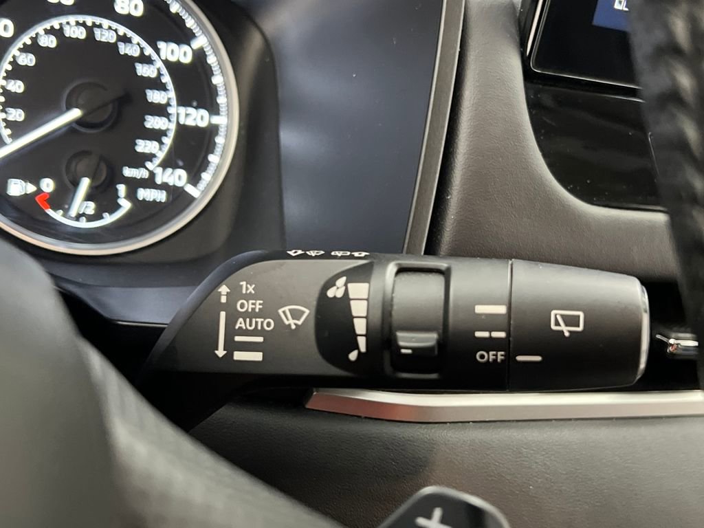 Used 2025 Mitsubishi Outlander SE image 44