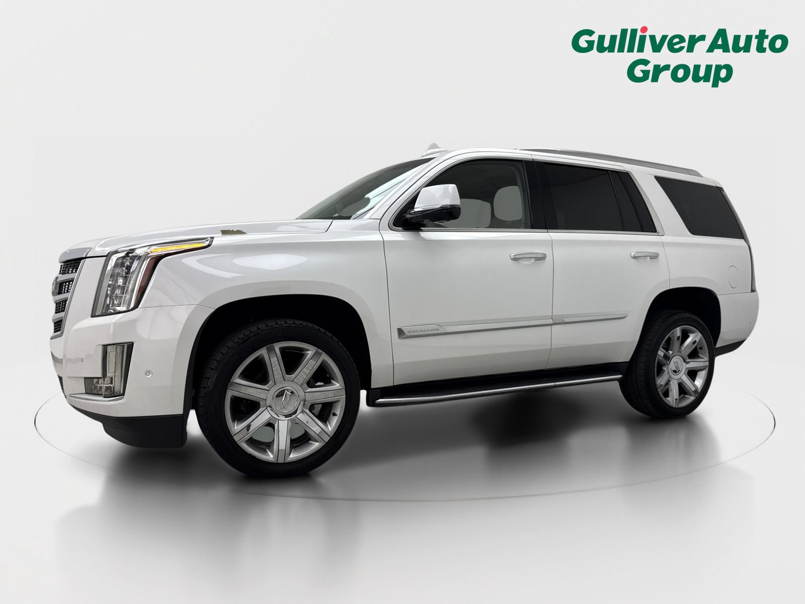 Used 2018 Cadillac Escalade Luxury RWD image 2