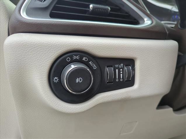 Used 2017 Chrysler Pacifica Touring-L Plus w/ Tire & Wheel Group image 30