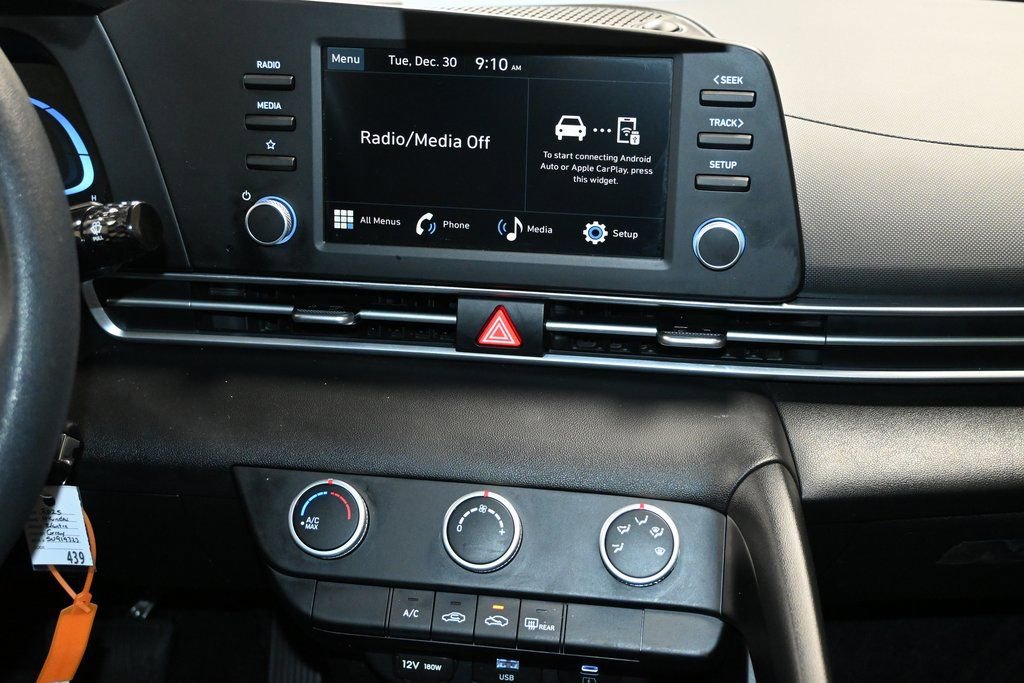 Used 2025 Hyundai Elantra SE image 15