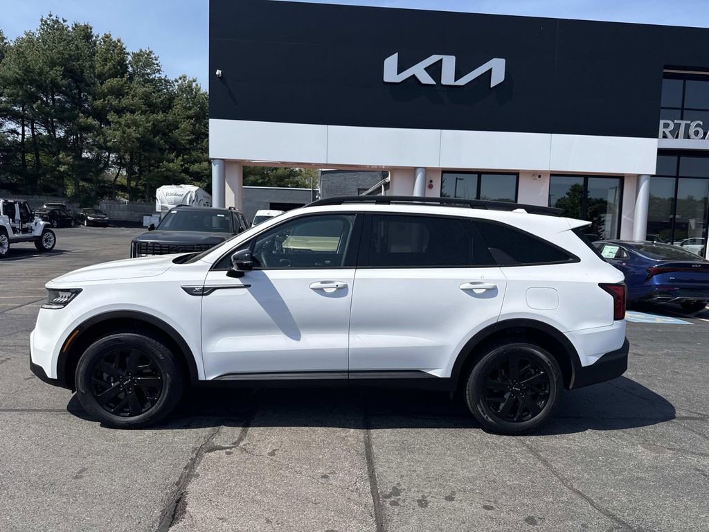 Used 2023 Kia Sorento S w/ Panoramic Sunroof Package AWD/4WD image 2