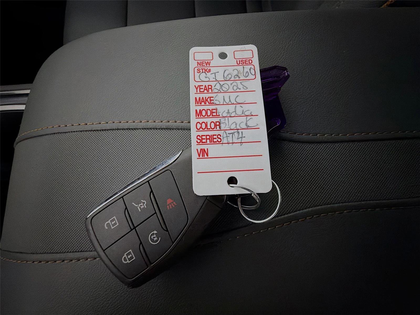 Used 2025 GMC Acadia AT4 AWD/4WD image 40