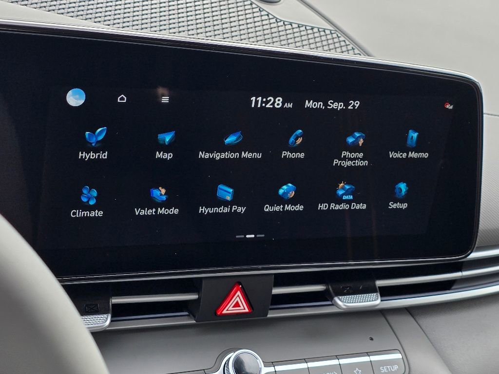 New 2025 Hyundai Elantra SEL image 18