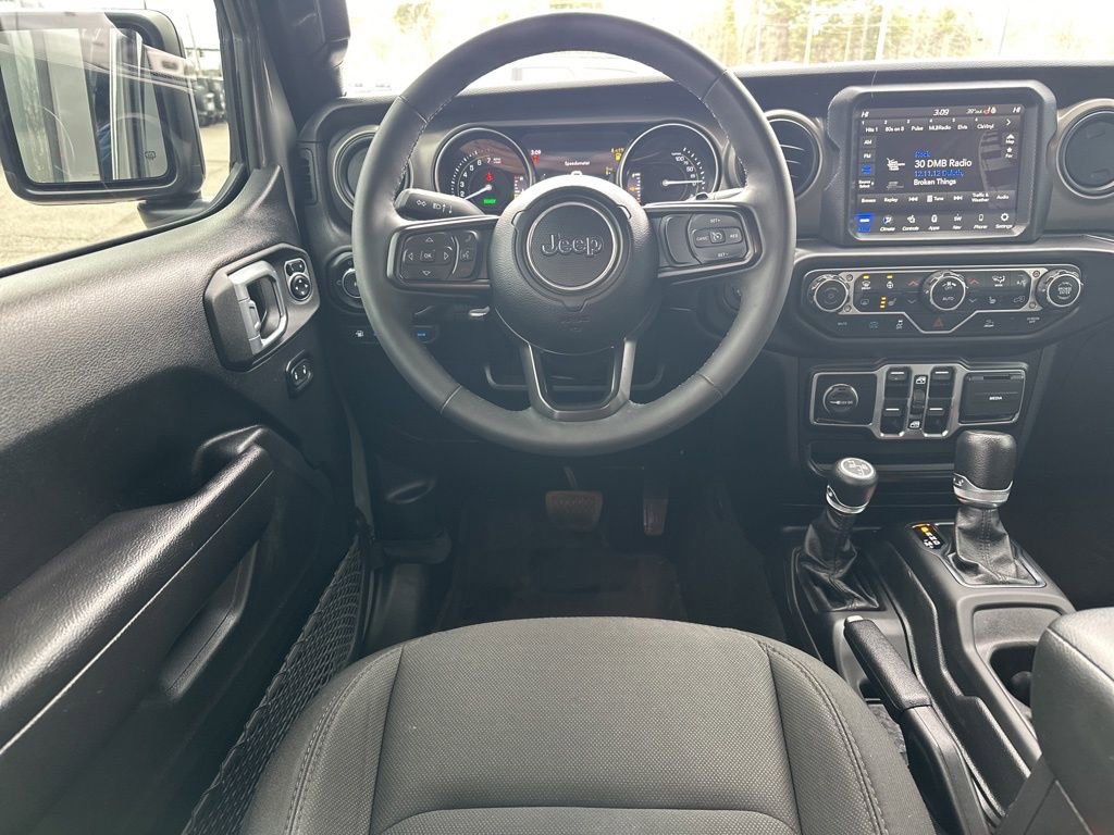 Used 2023 Jeep Wrangler Unlimited w/ Sun & Screen Package image 17