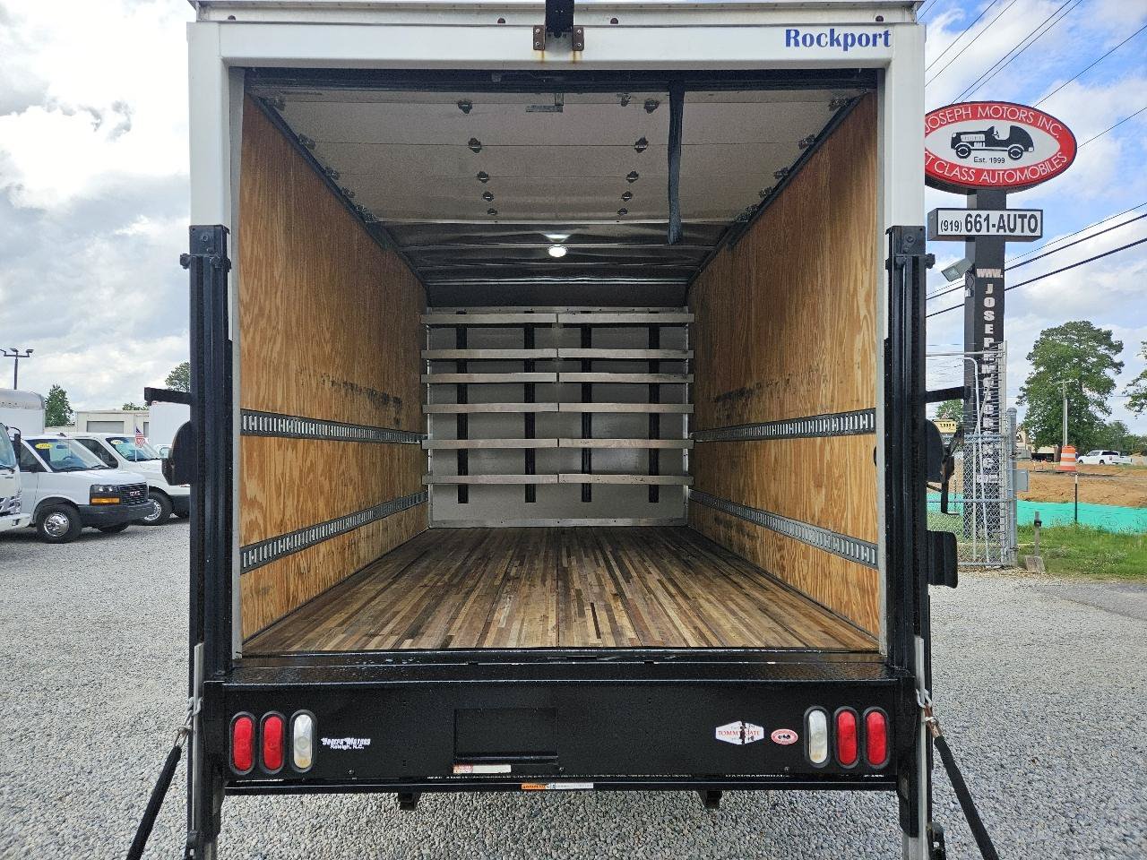 Used 2022 Ford E-450 and Econoline 450 Super Duty w/ Power Windows & Locks Group RWD image 15