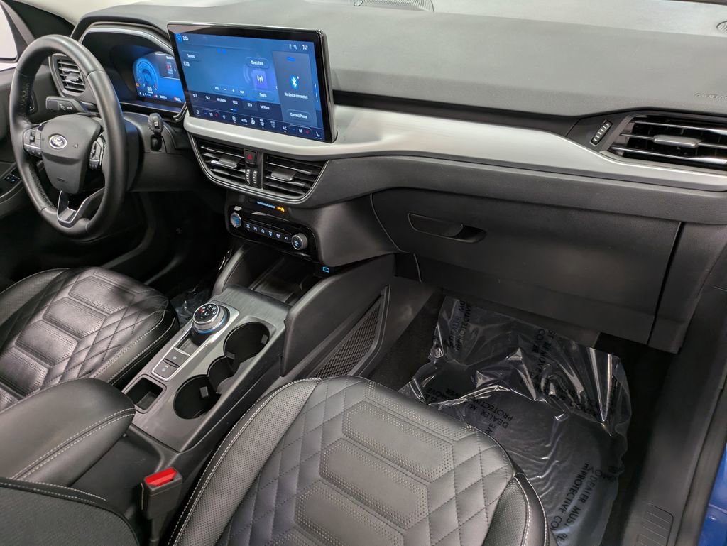 Certified 2023 Ford Escape Platinum w/ Premium Technology Package AWD/4WD image 32