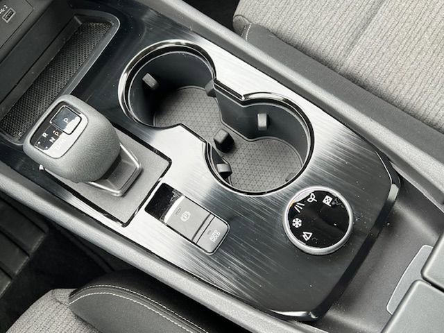 Used 2022 Nissan Rogue SV image 23