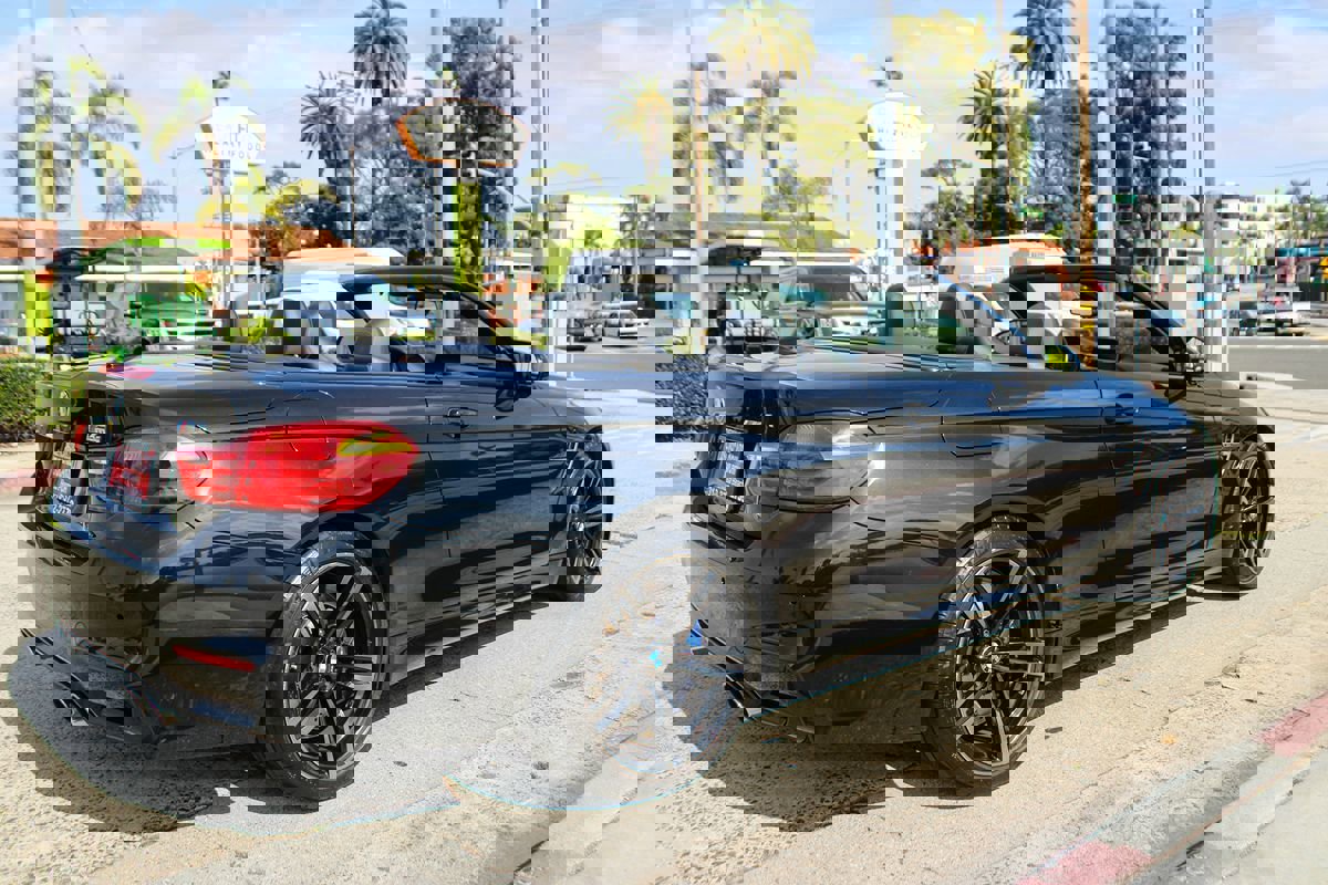 Used 2015 BMW M4 Convertible image 10