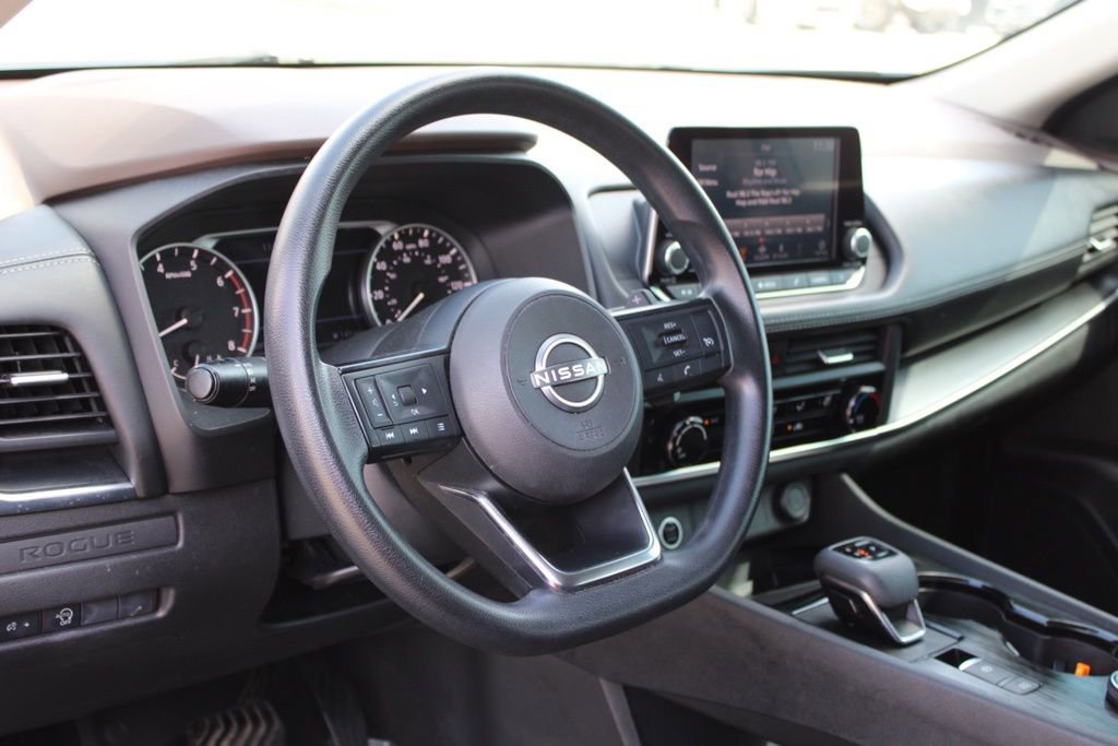 Used 2023 Nissan Rogue S image 16