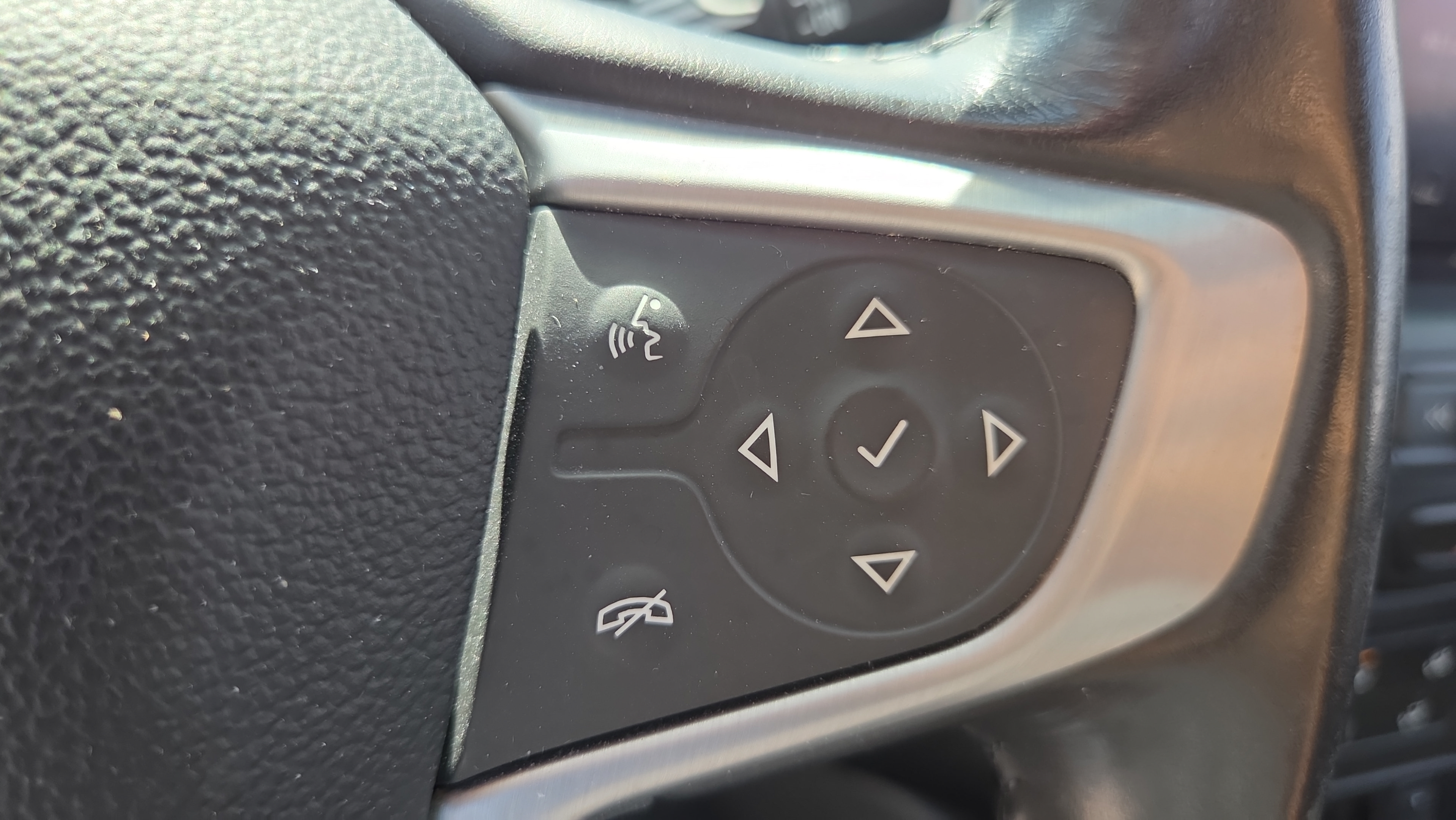 Used 2020 GMC Terrain SLE FWD image 25