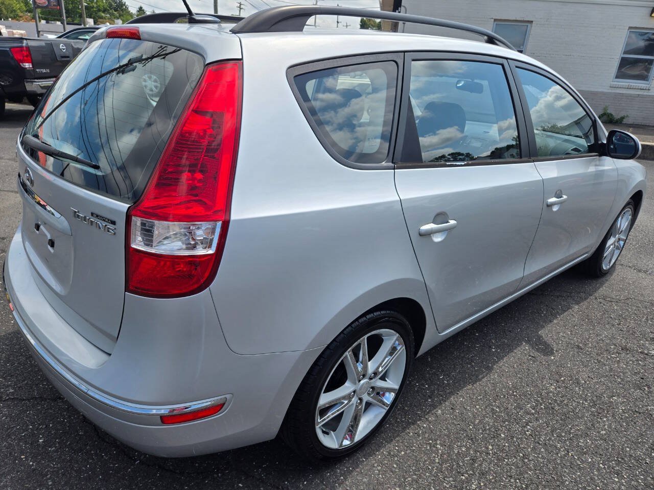 Used 2010 Hyundai Elantra SE FWD image 6