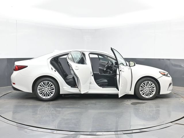 Used 2016 Lexus ES 350 w/ Premium Package w/Wood Trim FWD image 50