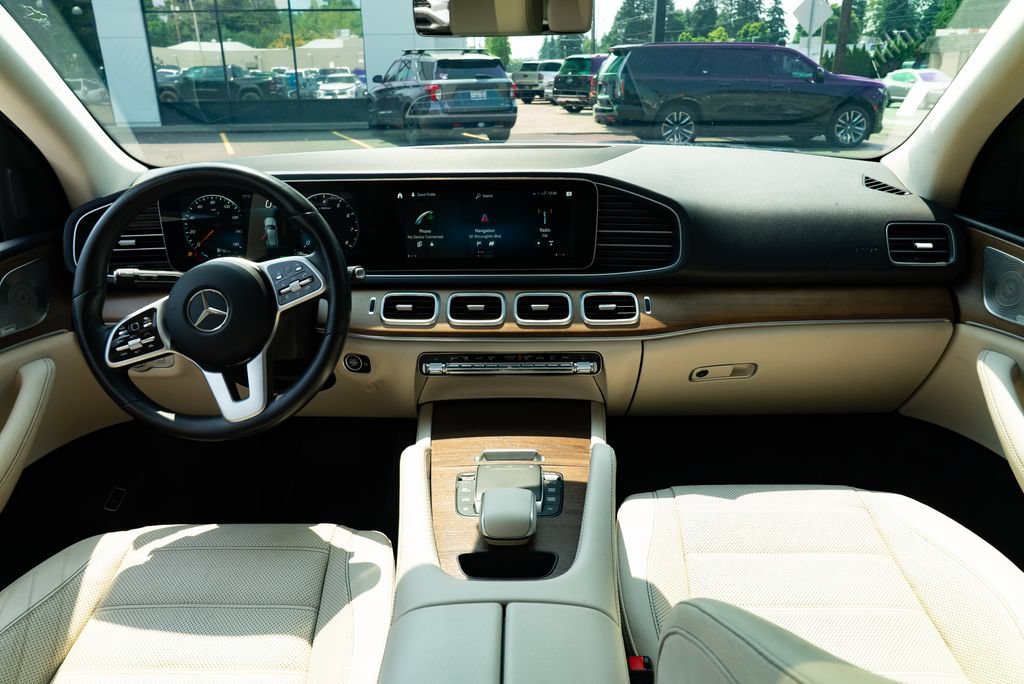 Used 2021 Mercedes-Benz GLE 450 4MATIC w/ AMG Line Exterior image 8