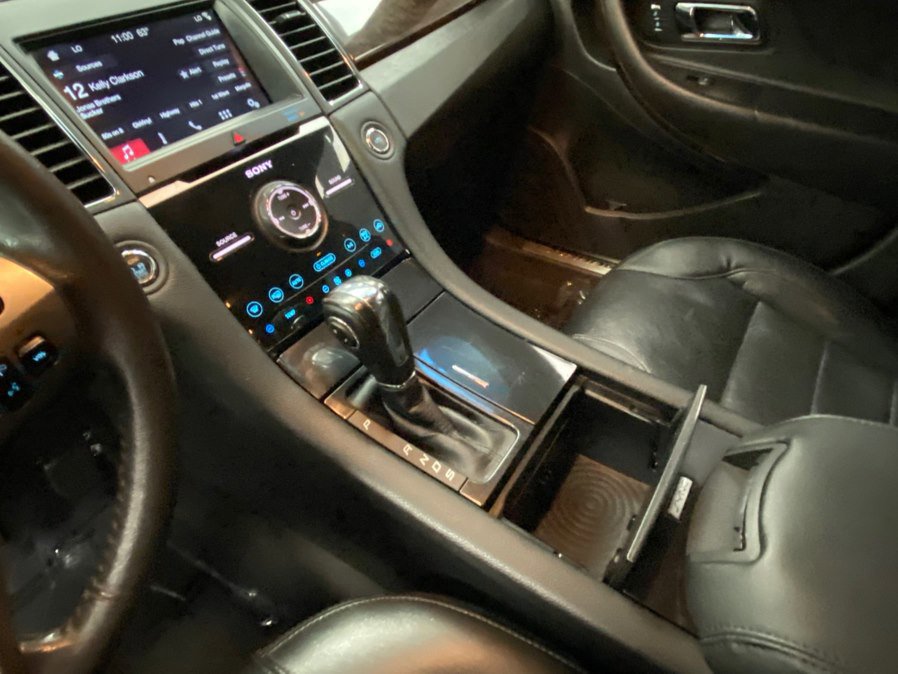 Used 2019 Ford Taurus Limited FWD image 27