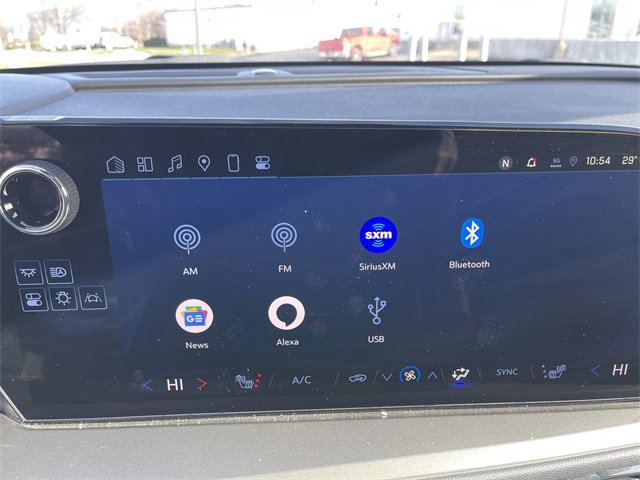 Used 2025 Chevrolet Traverse LT image 16